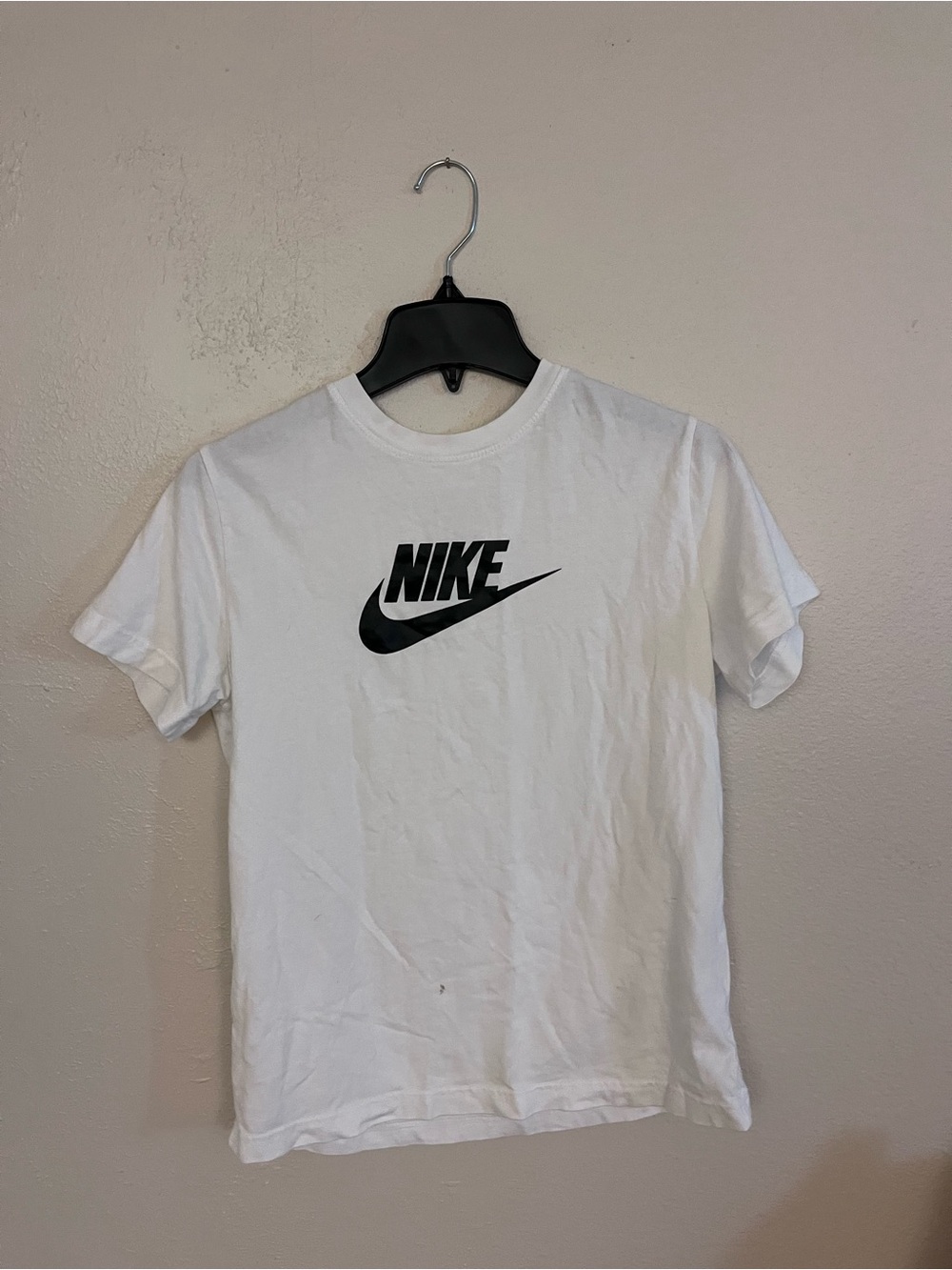Boys The Nike Tee in white with black logo size large